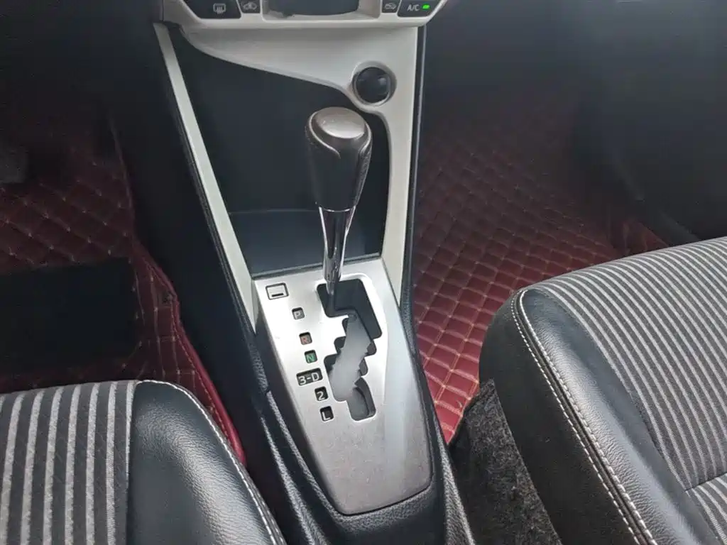 Toyota YARiS L Zhi Xuan 2015 1.5G Auto Sunroof Special Edition фото 10