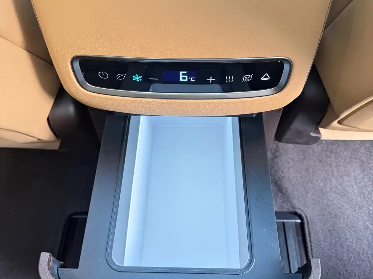 Denza D9 2026 2025 DM-i Smart Driving Edition 1100 FWD Flagship