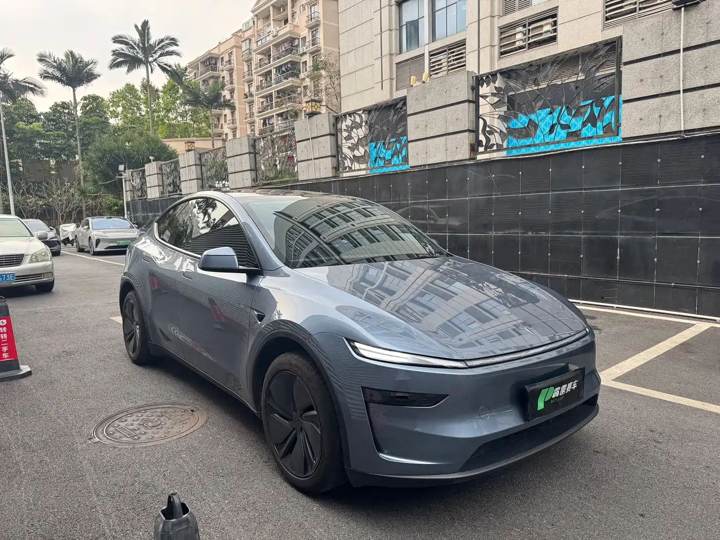 TESLA MODEL Y