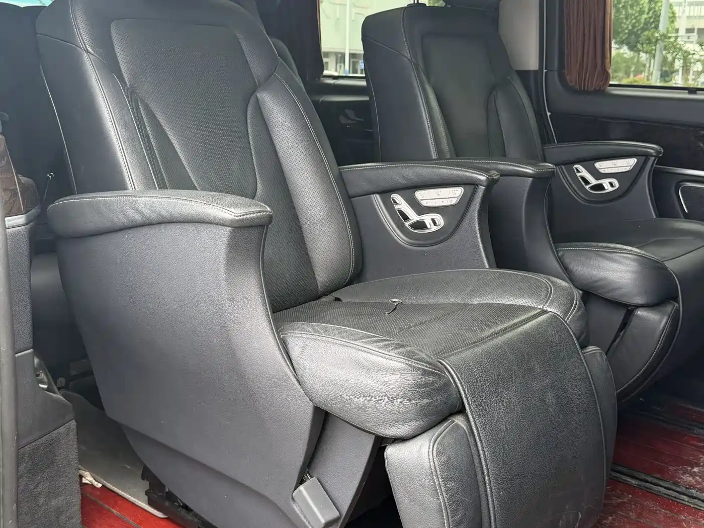 Mercedes-Benz V-Class 2018 V 260 L Premium Long Wheelbase Edition China VI фото 7