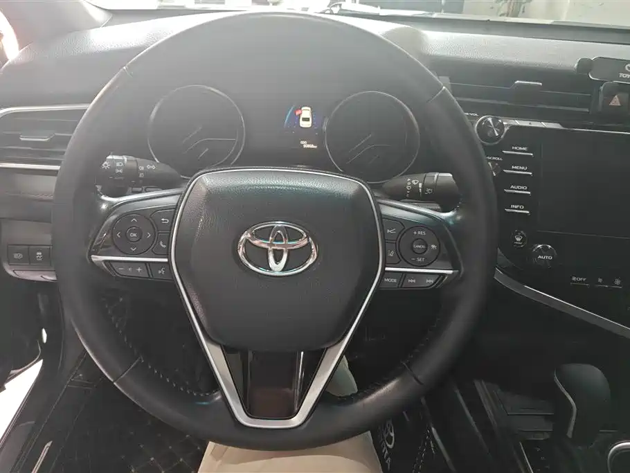 Toyota Camry 2018 2.5G Luxury Edition фото 15