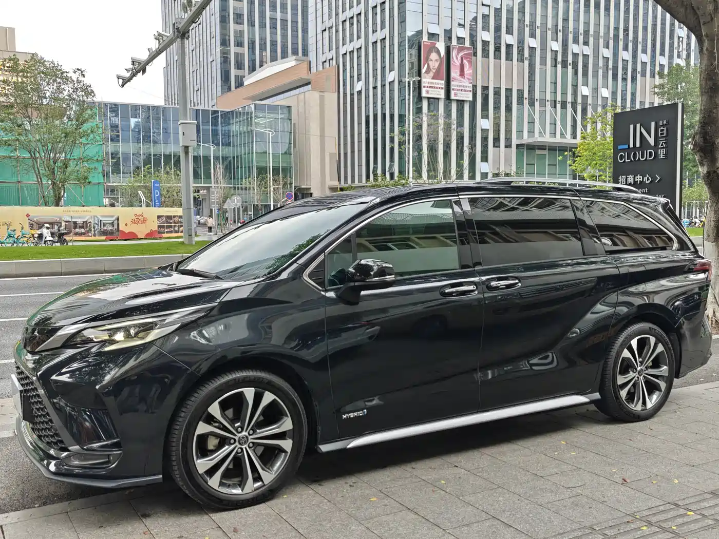 Toyota Granvia 2023 2.5L Hybrid Prestige PLUS Edition фото 4