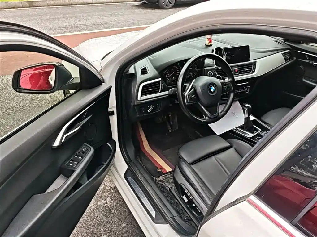 BMW 1 Series 2017 120i Design Package фото 16