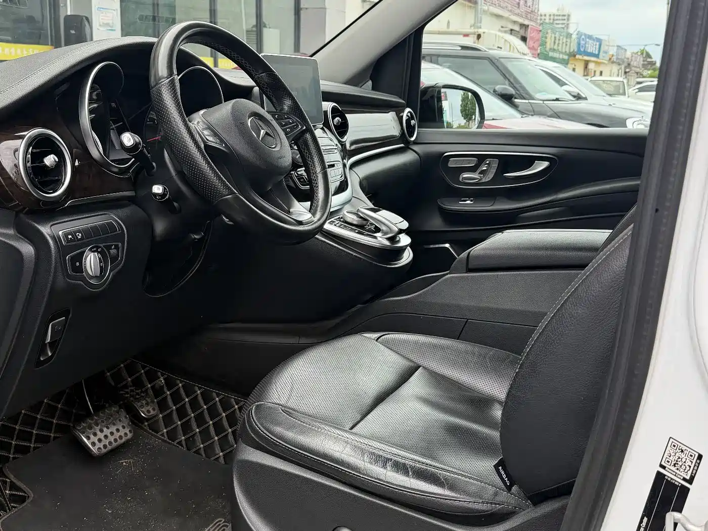 Mercedes-Benz V-Class 2018 V 260 L Premium Long Wheelbase Edition China VI фото 6
