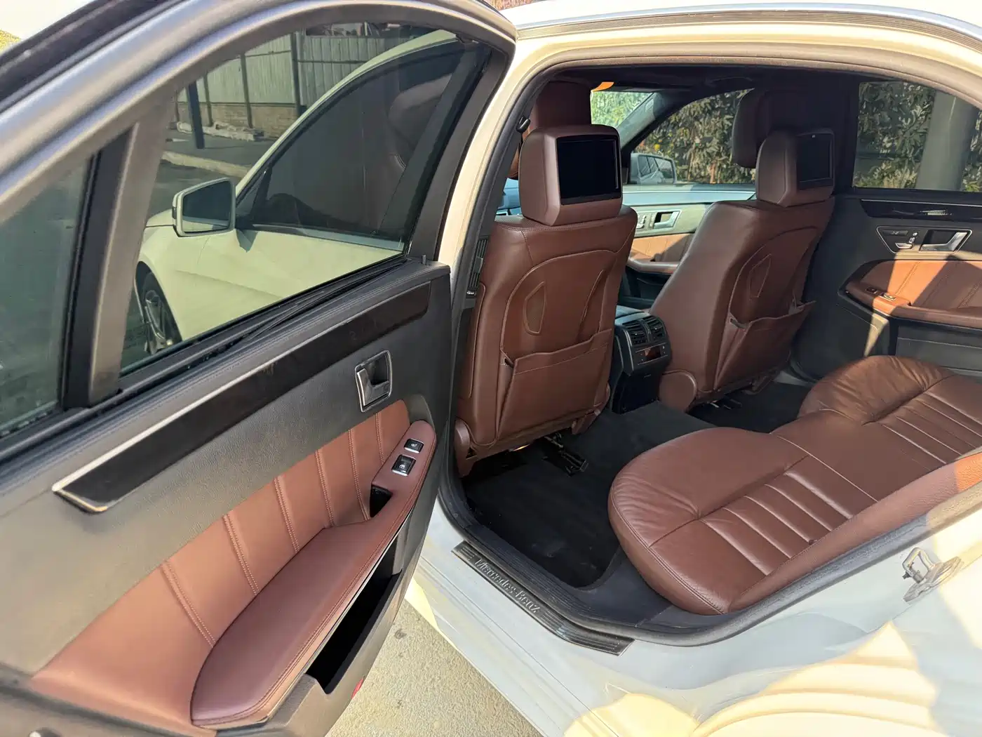 Mercedes-Benz E-Class 2014 E 300 L Sport Luxury фото 16