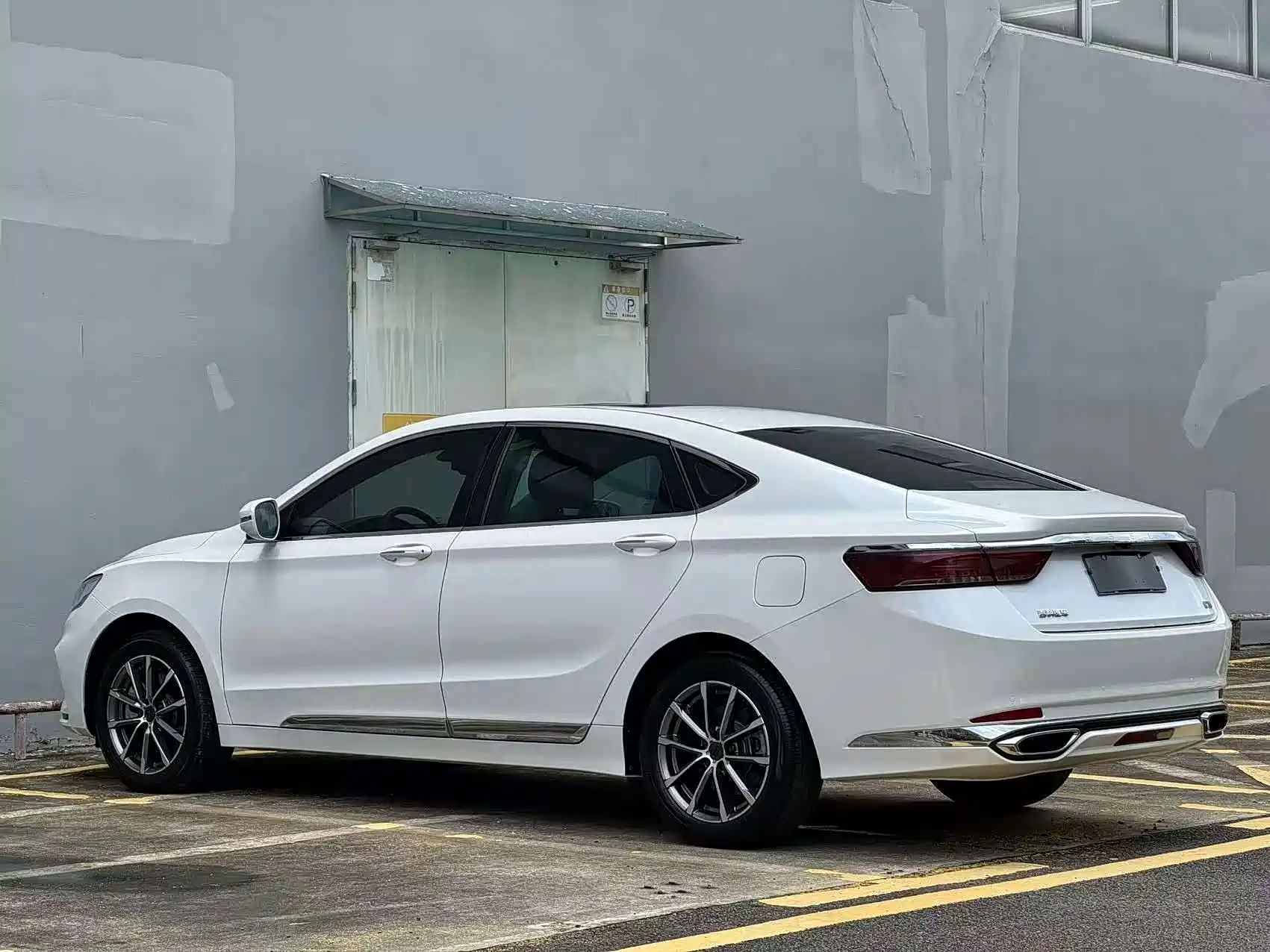 Фото 6 - Geely Borui