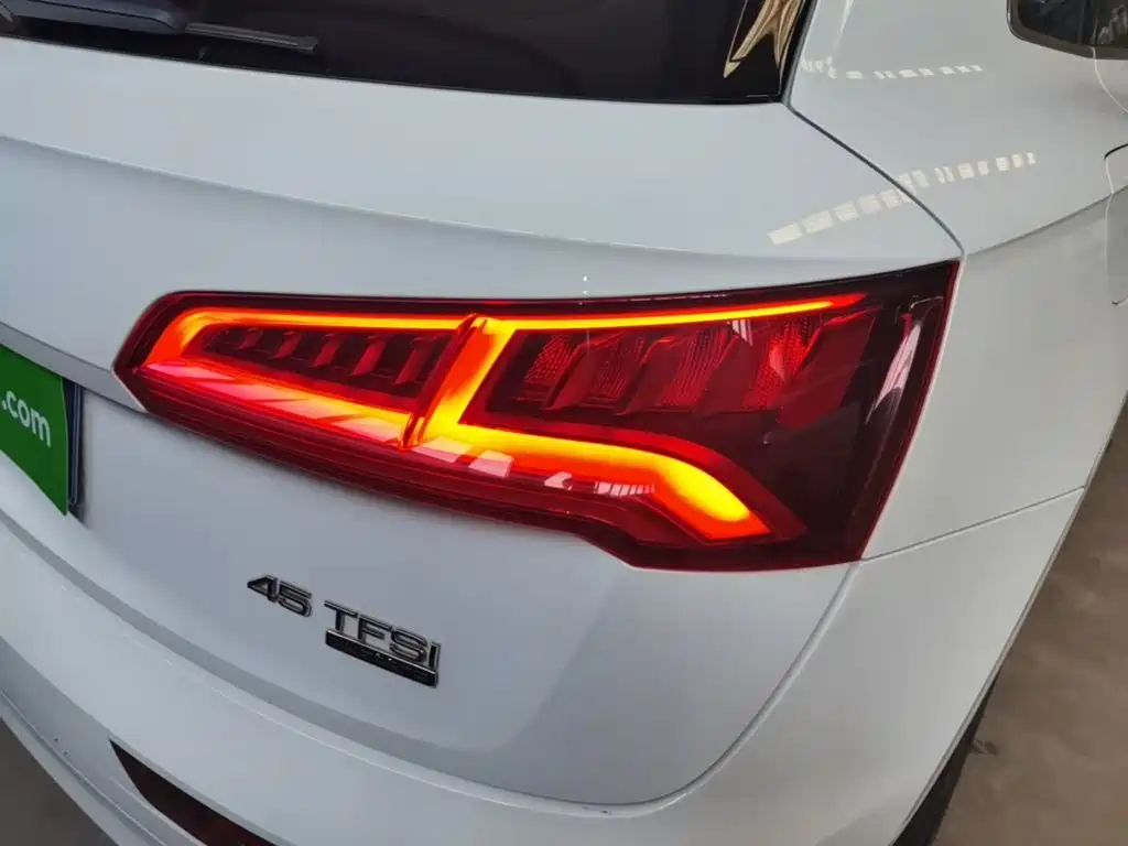 Фото 8 - Audi Q5L