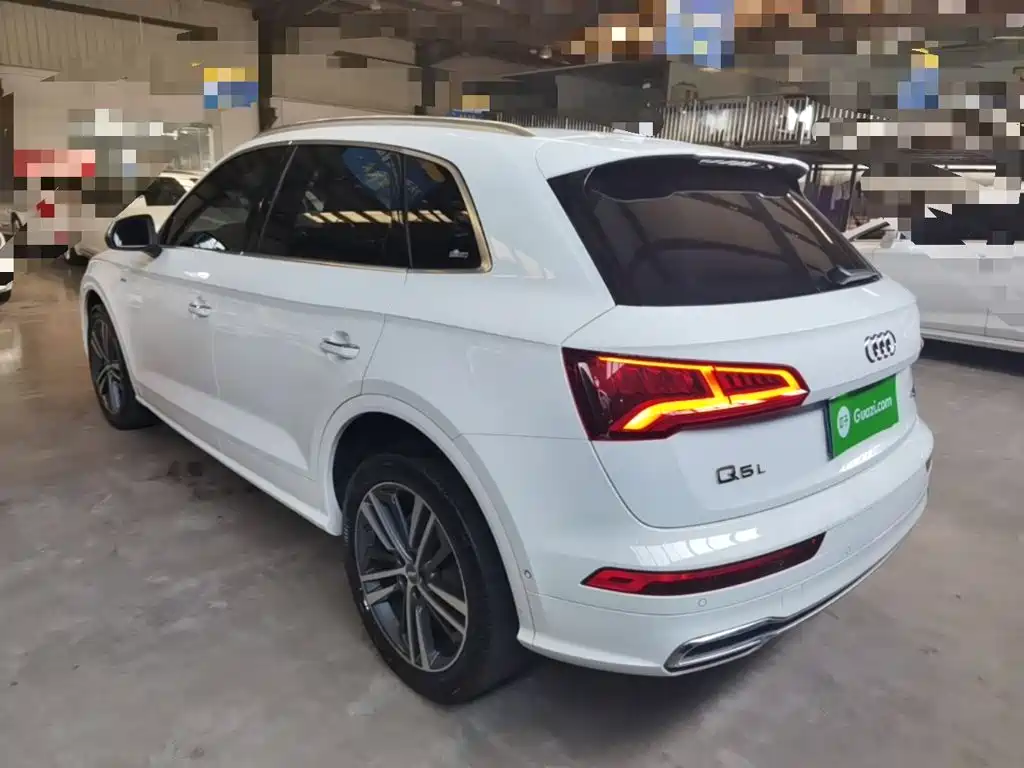 Фото 5 - Audi Q5L
