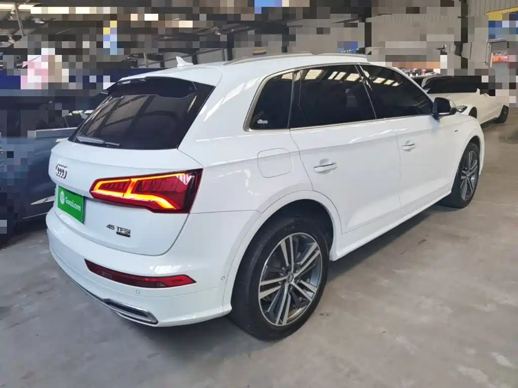 Фото 7 - Audi Q5L