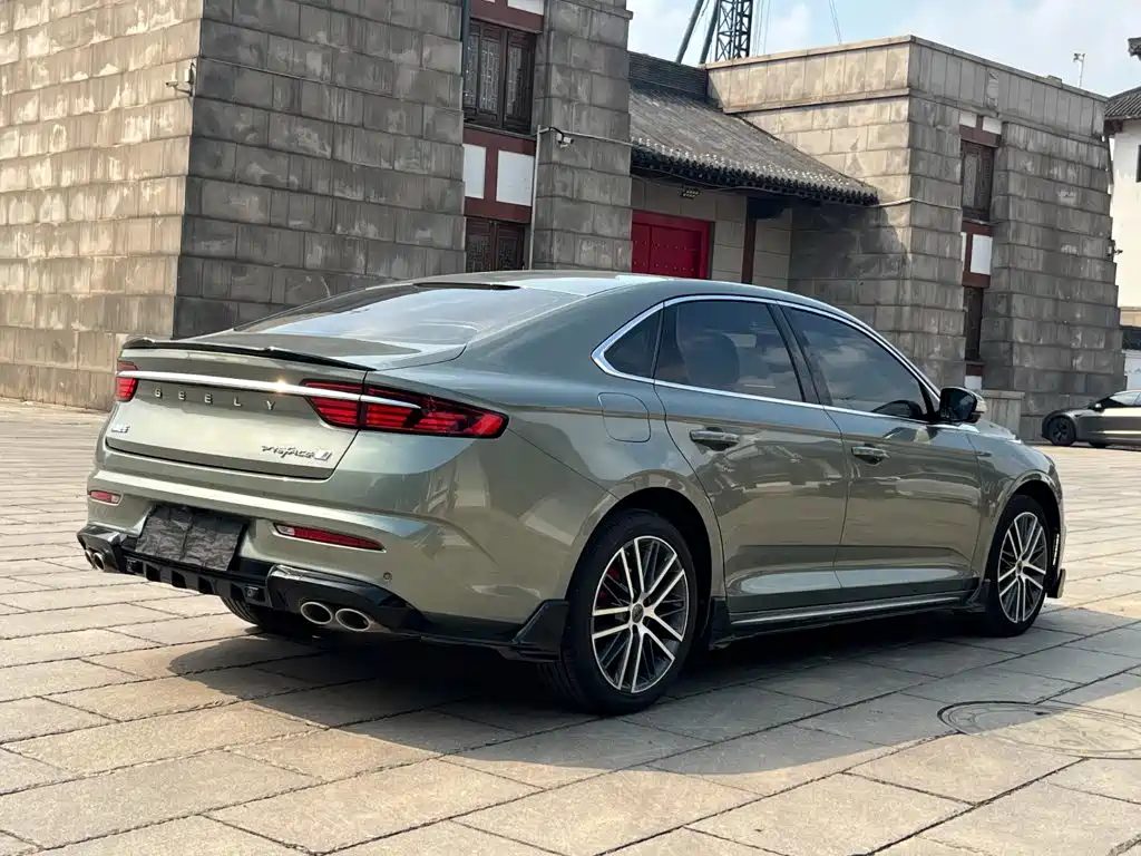 Фото 6 - Geely Preface