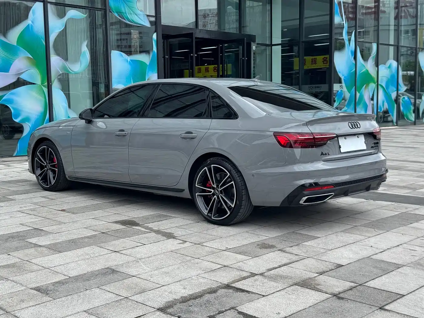 Фото 6 - Audi A4L