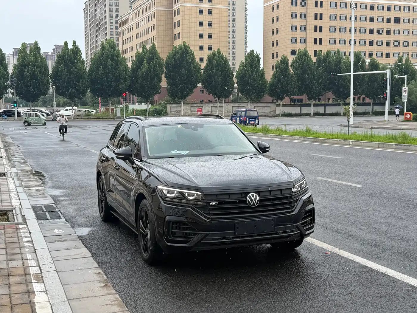 Фото 2 - Volkswagen Touareg