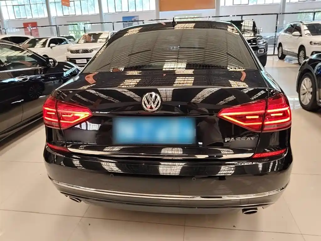 Volkswagen Passat 2016 330TSI DSG Executive Edition фото 6