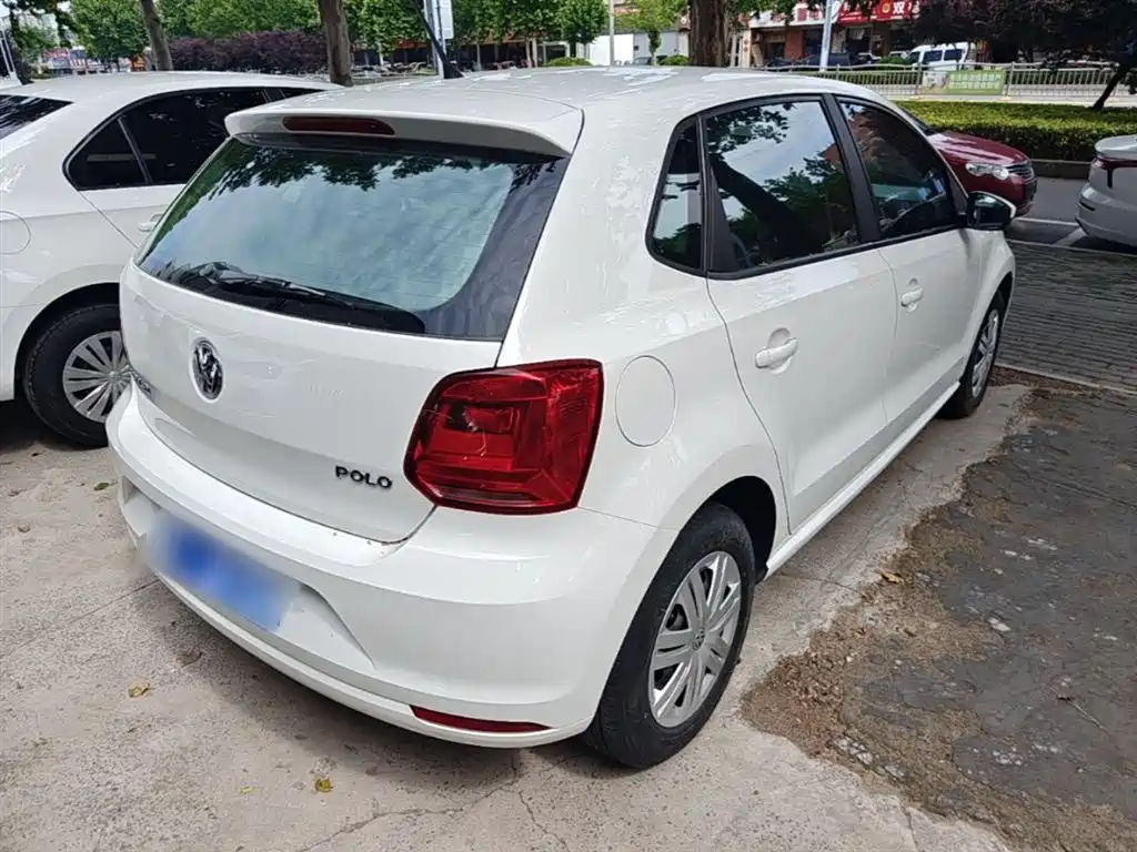 Volkswagen Polo 2016 1.4L Automatic Trend фото 7