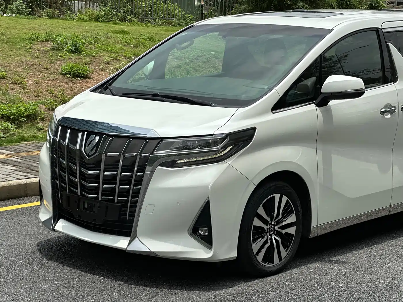 Toyota Alphard 2018 Facelift 3.5L Premium Edition фото 22