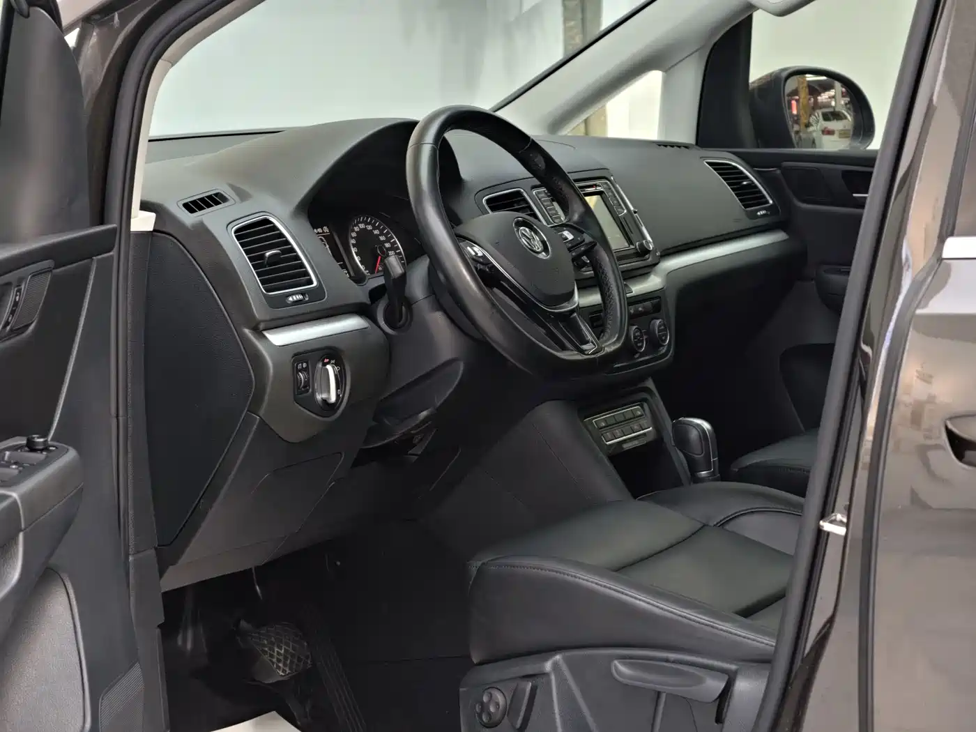 صورة 12 - Volkswagen Sharan