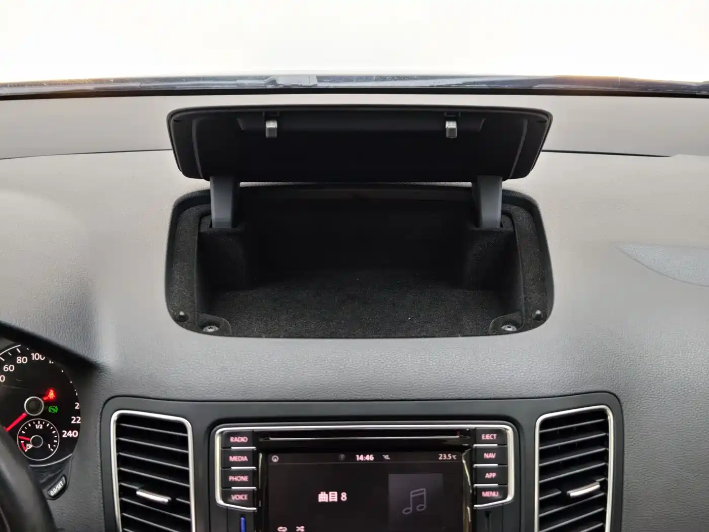 صورة 34 - Volkswagen Sharan