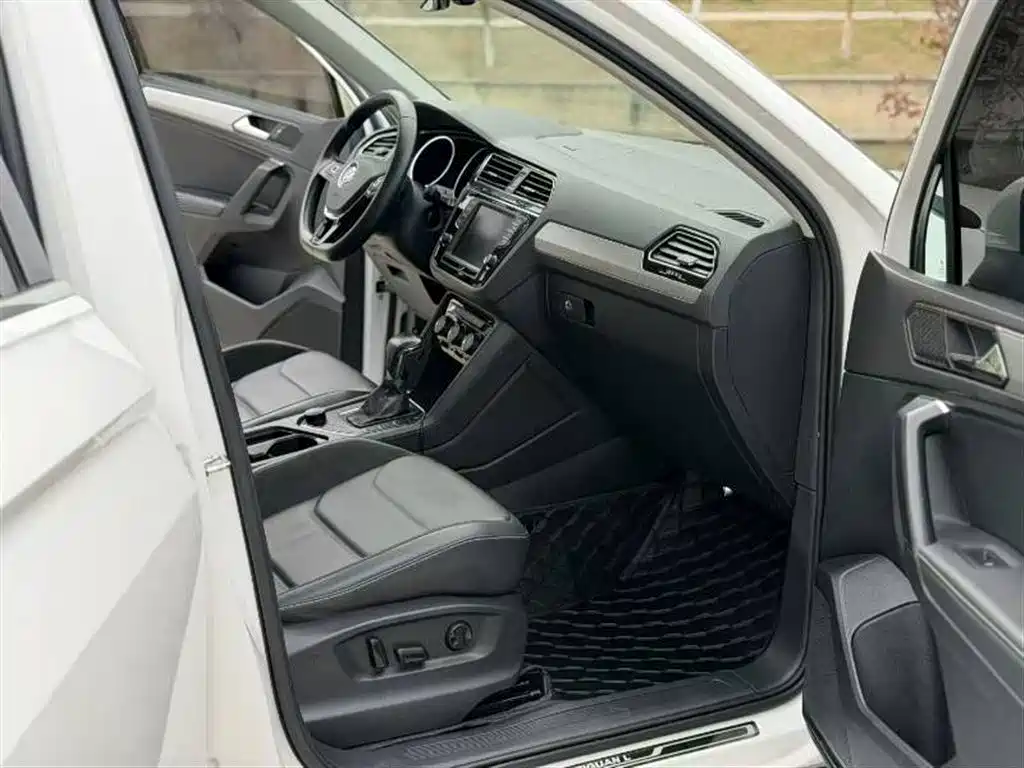 Volkswagen Tiguan L 2018 330TSI Automatic 2WD Luxury Edition фото 4