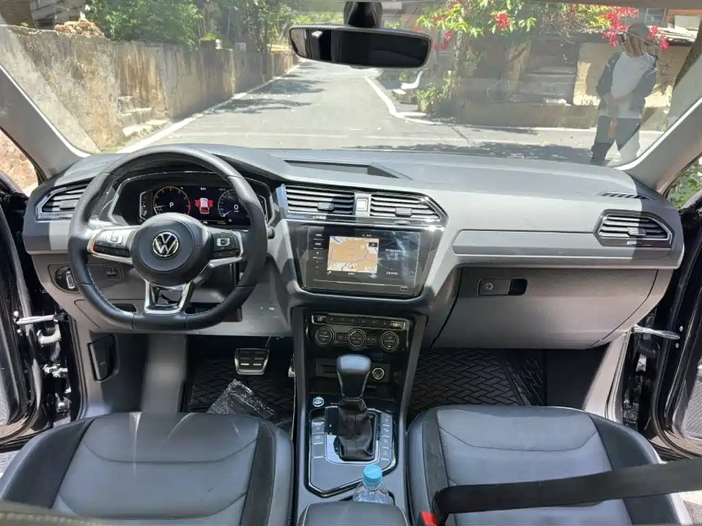 Volkswagen Tiguan L 2021 330TSI Automatic 2WD R-Line Premium фото 14