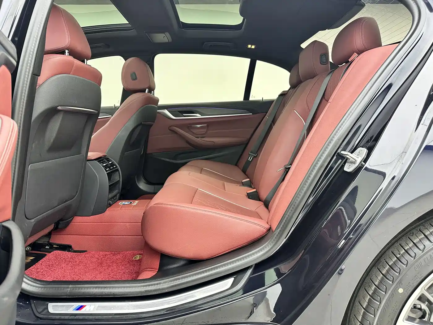 BMW 5 Series 2023 530Li Leading M Sport Package фото 9