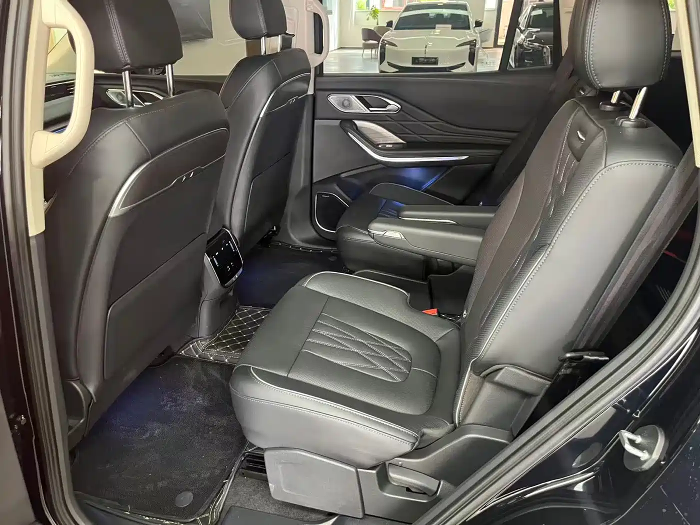 Hongqi HS7 PHEV 2024 2.0T PHEV 4WD Flagship Edition 6-seater фото 23