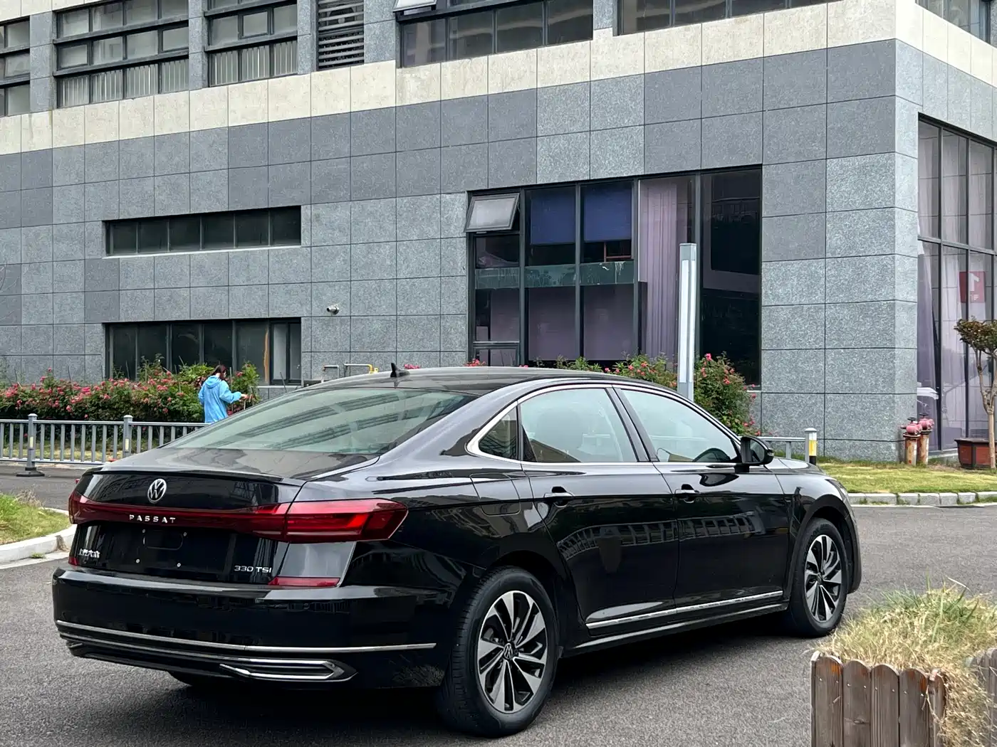 Volkswagen Passat 2022 330TSI Starlight Elite Edition фото 6