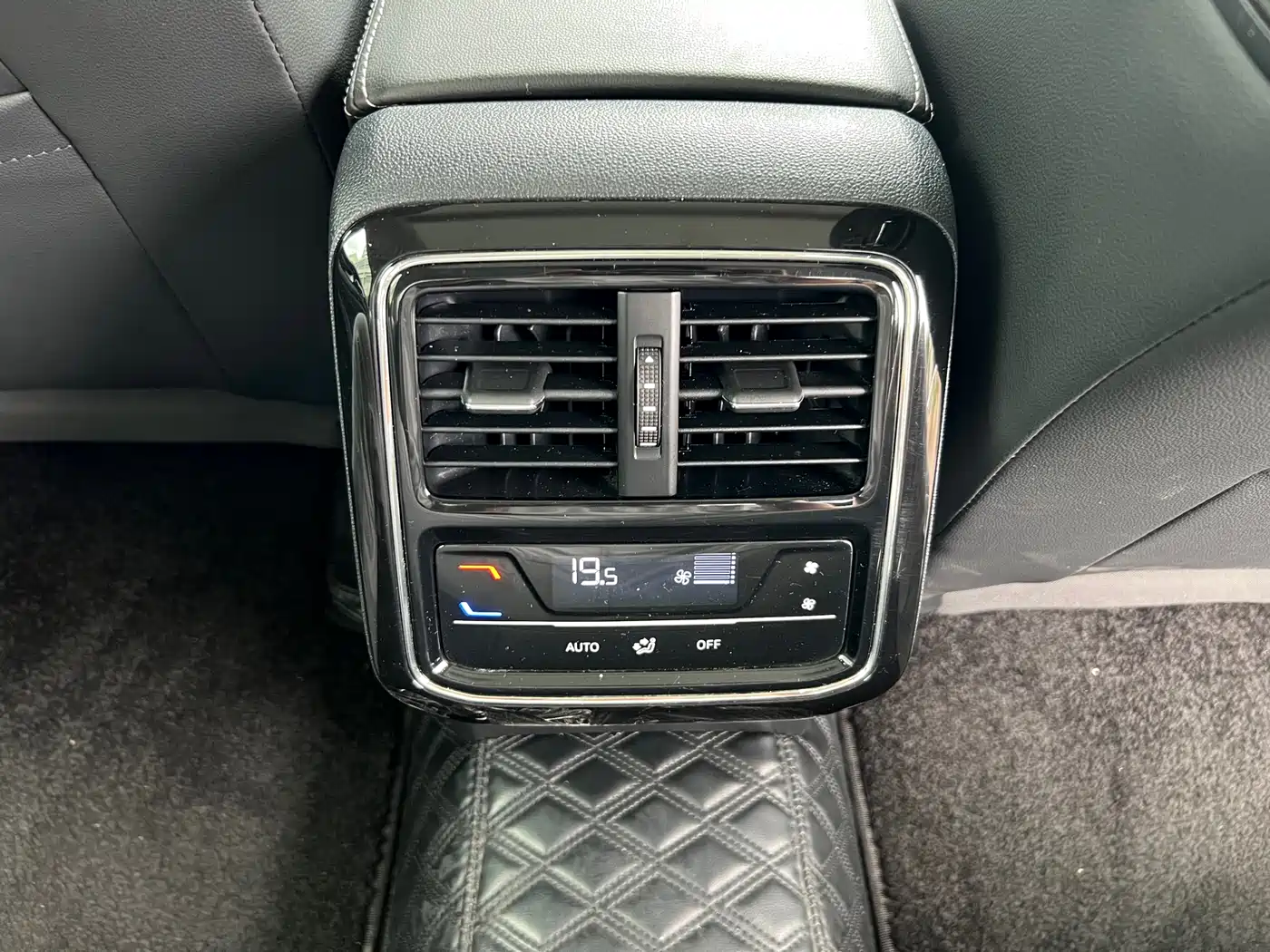 Volkswagen Passat 2022 330TSI Starlight Elite Edition фото 14