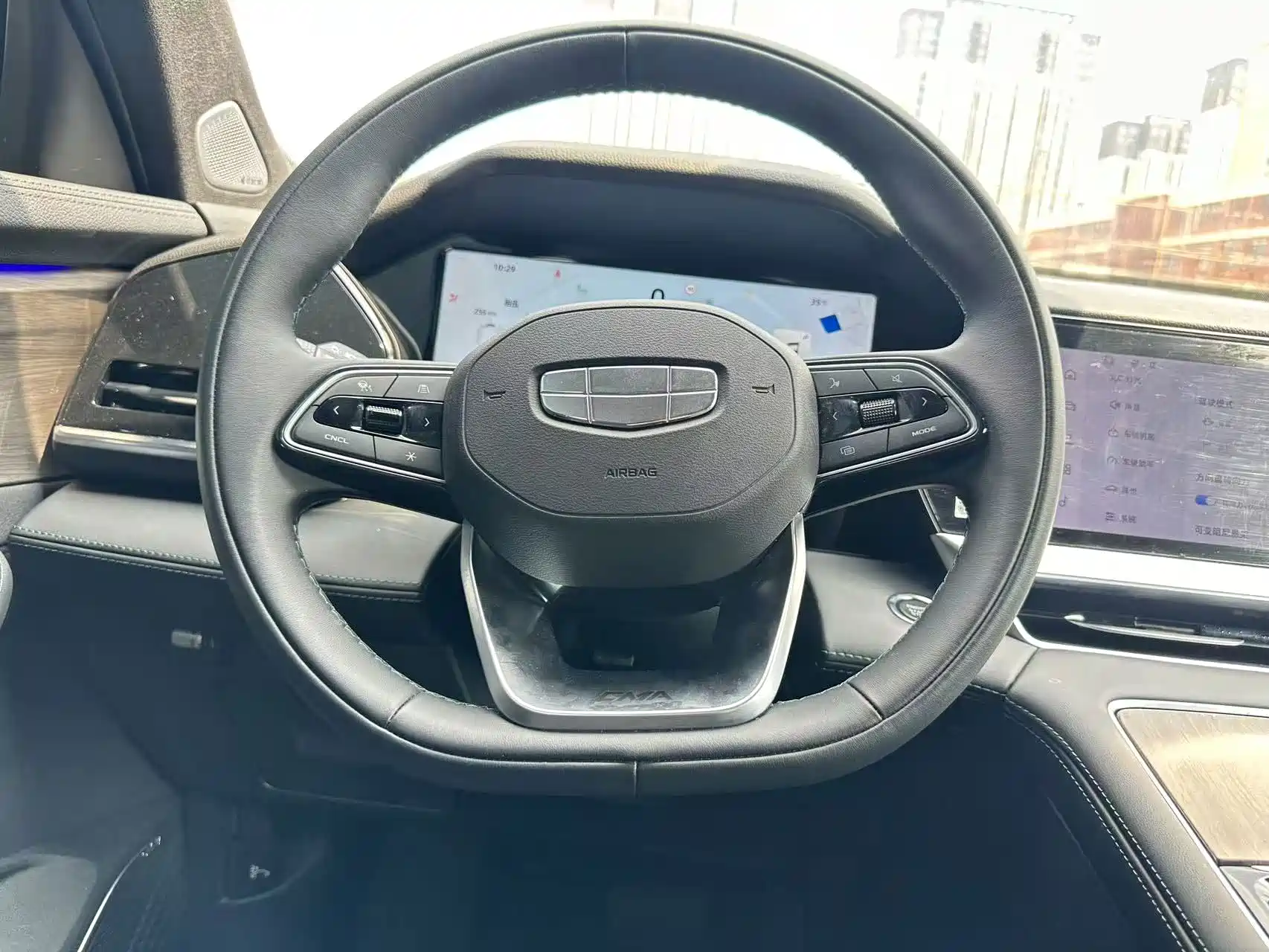 Фото 7 - Geely Monjaro