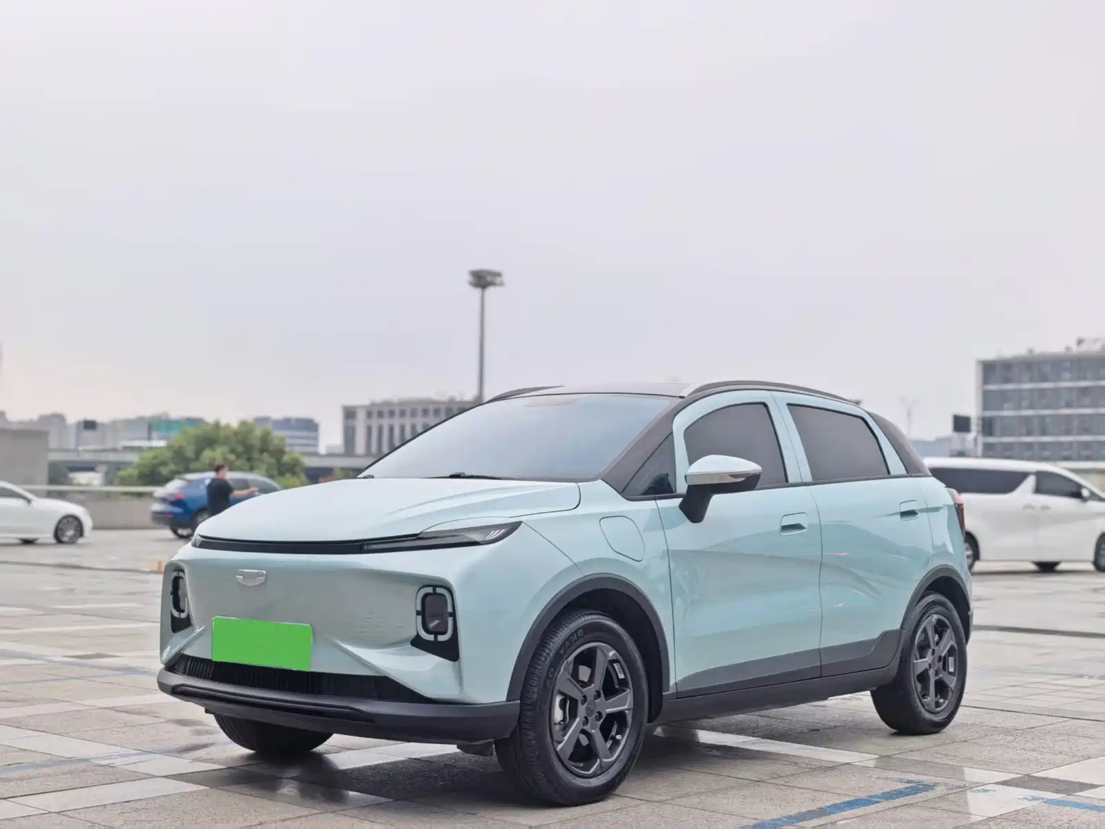 Фото 1 - Geely Geometry E Firefly