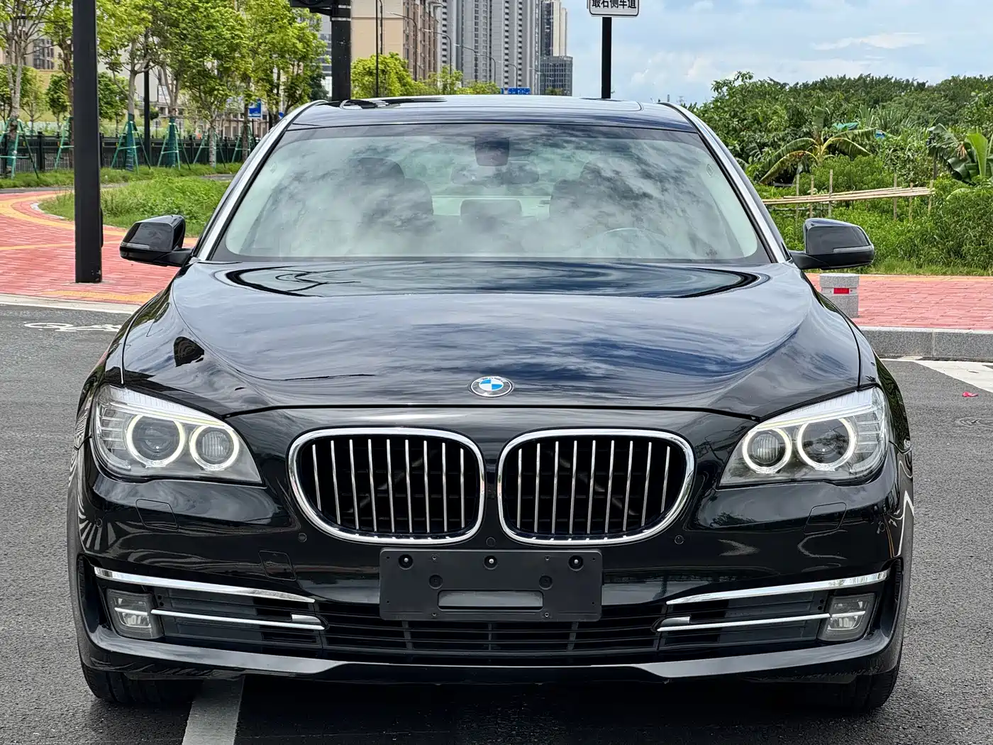 Фото 2 - BMW 7 Series