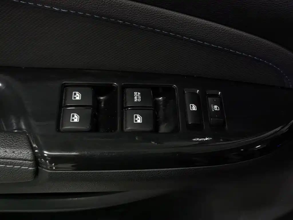 Фото 9 - Changan CS15EV