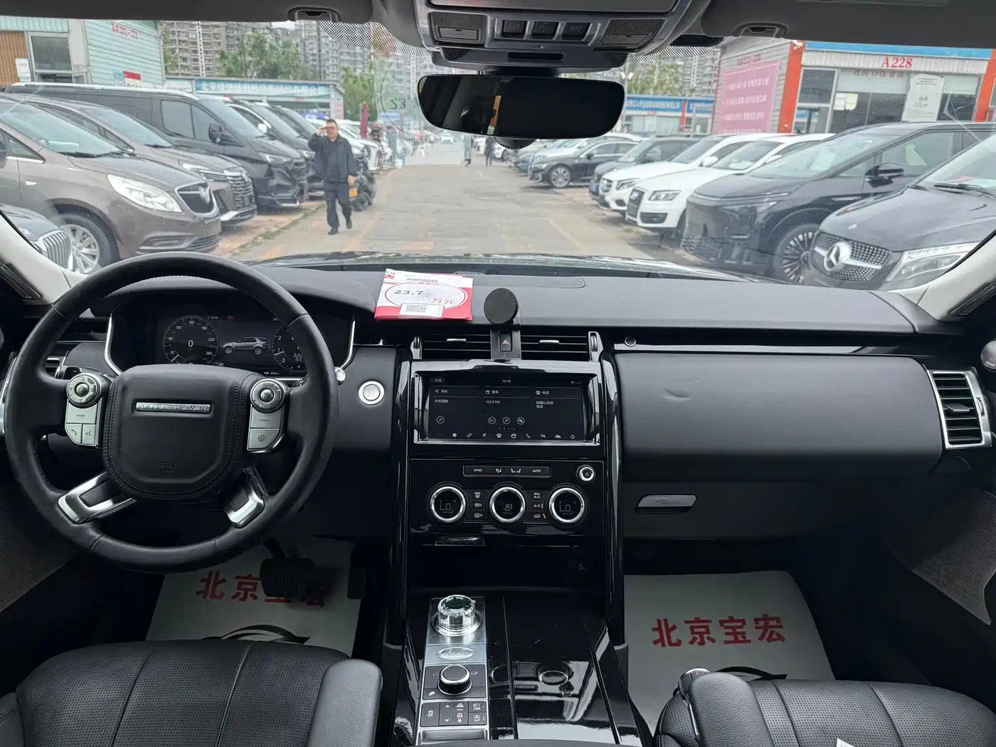 Land Rover Discovery 2018 2.0T SE фото 8