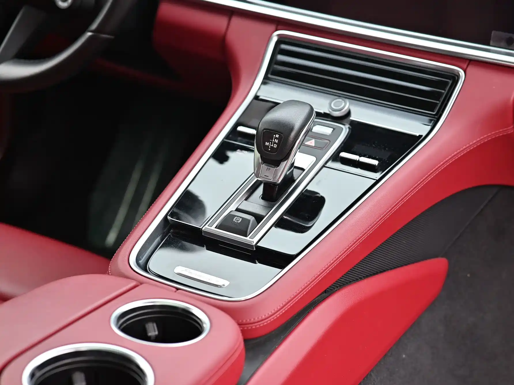 Photo 11 - Porsche Panamera