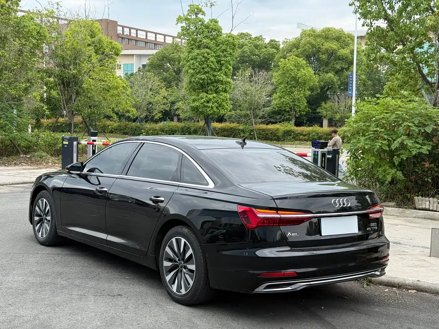 Audi A6L 2023 45 TFSI Premium Selection Elegance фото 3
