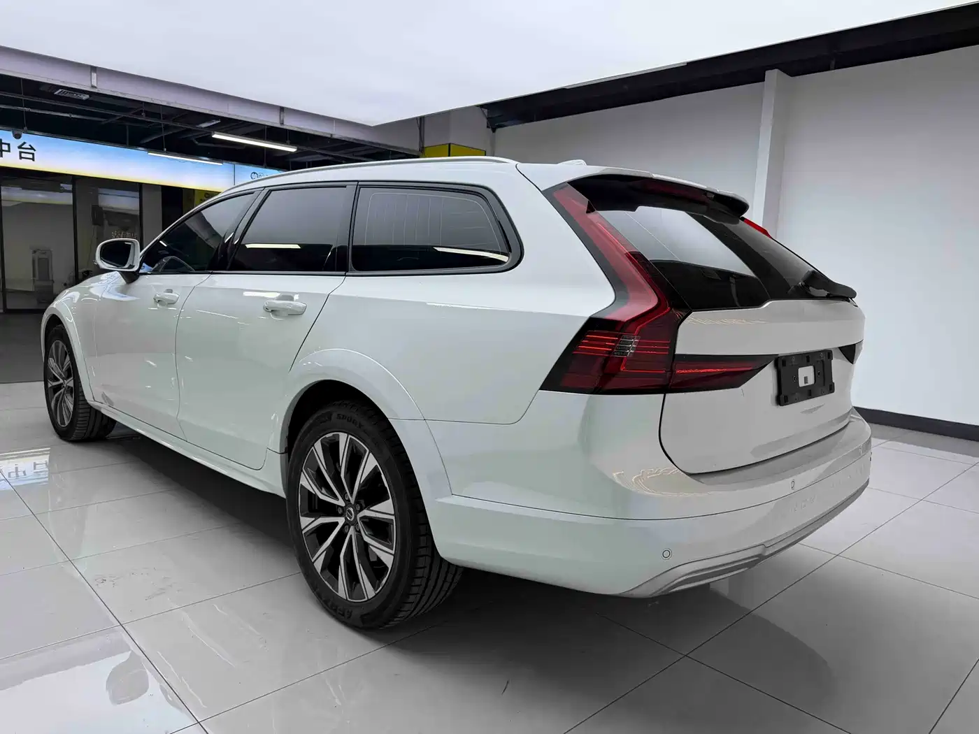 Volvo V90 2021 2022 Cross Country B5 AWD Momentum