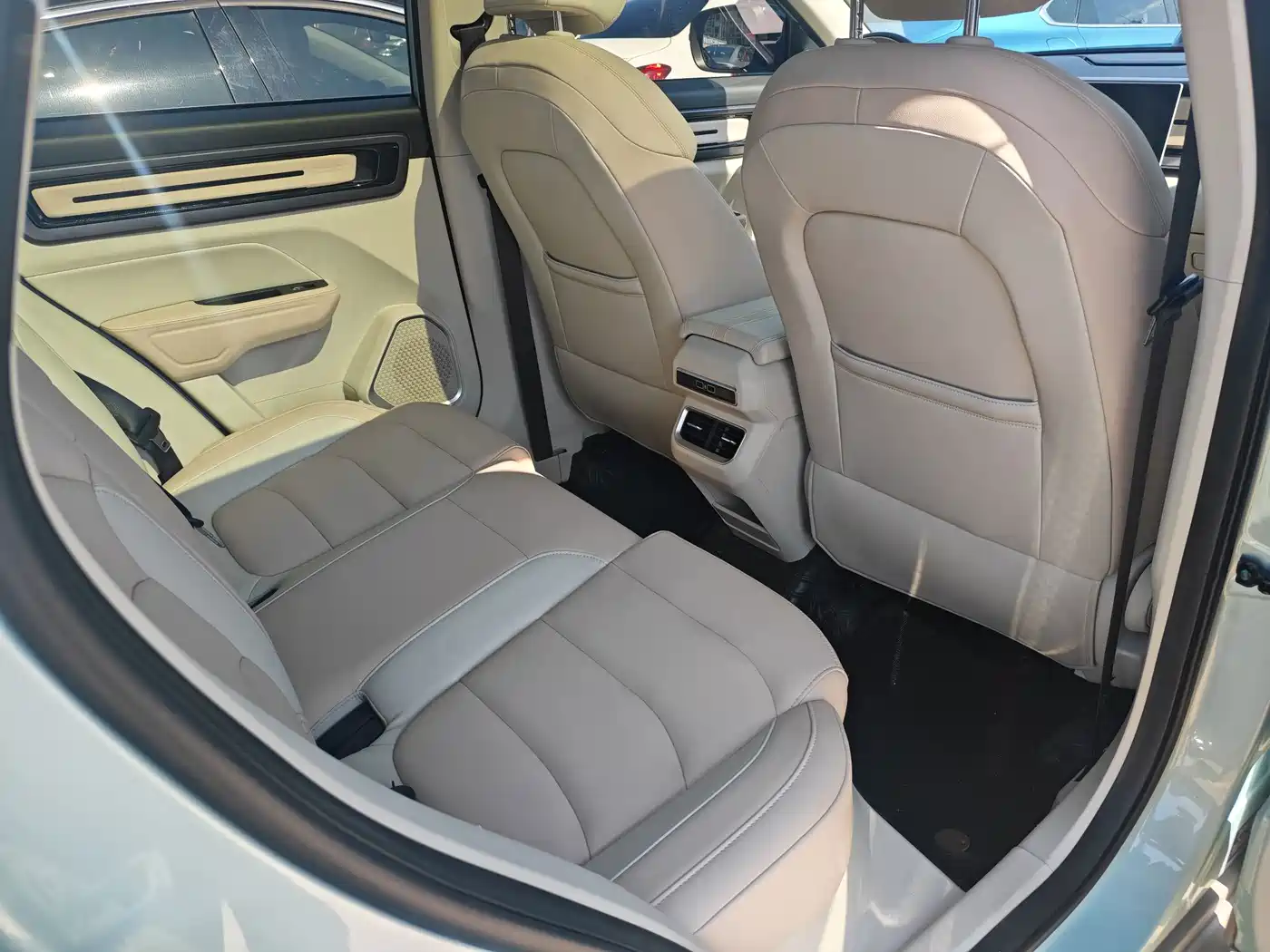 Photo 10 - Geely ICON
