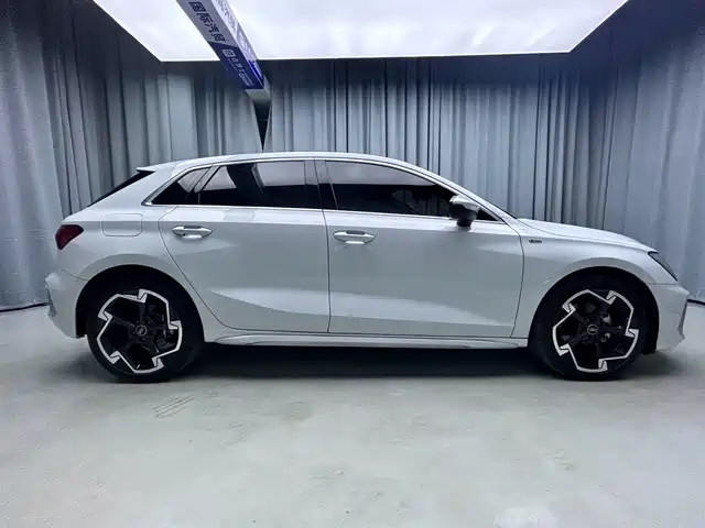 Audi A3 2023 Facelift Sportback 35 TFSI Luxury Sport — фото 5