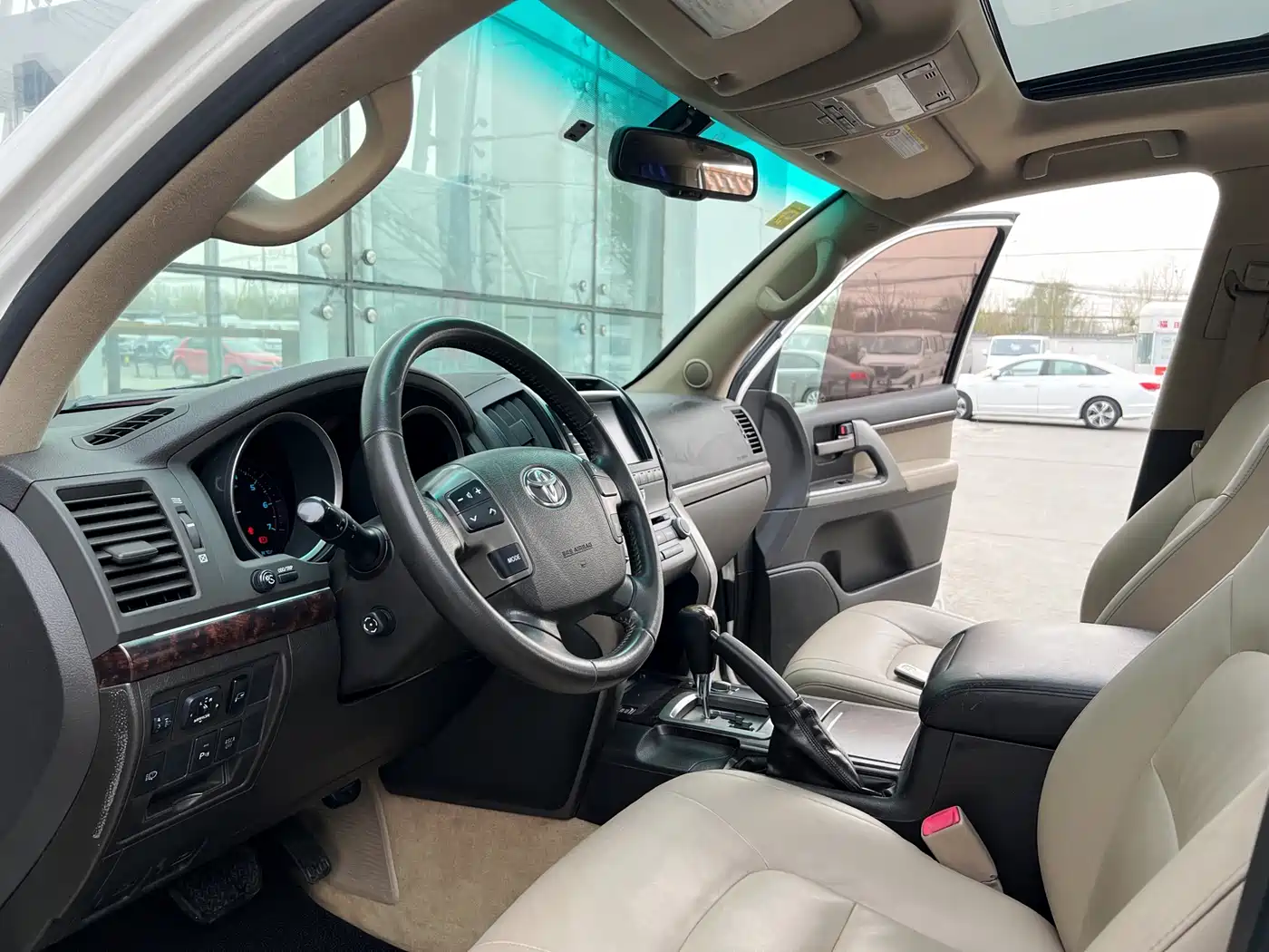 Toyota Land Cruiser 2010 Model 4.7L Automatic VX фото 10