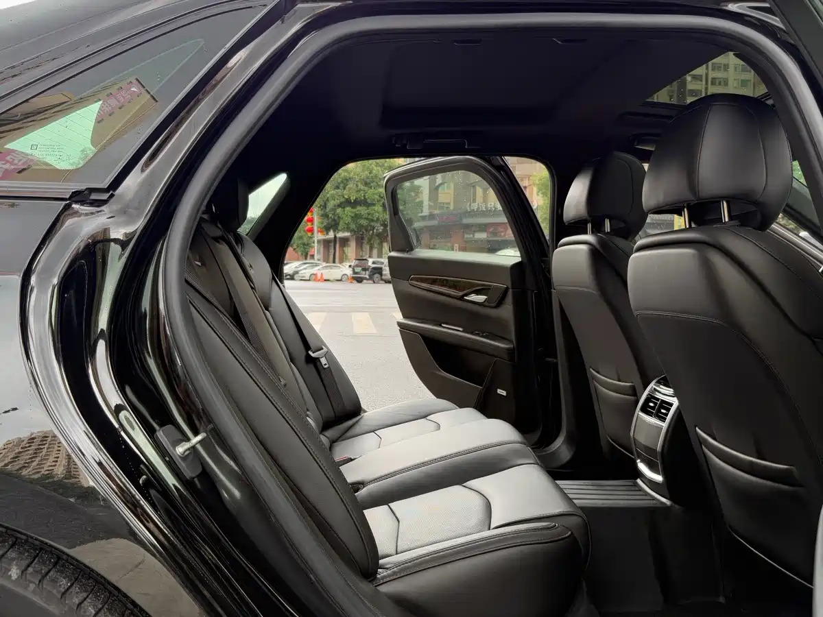 Фото 26 - Cadillac CT6