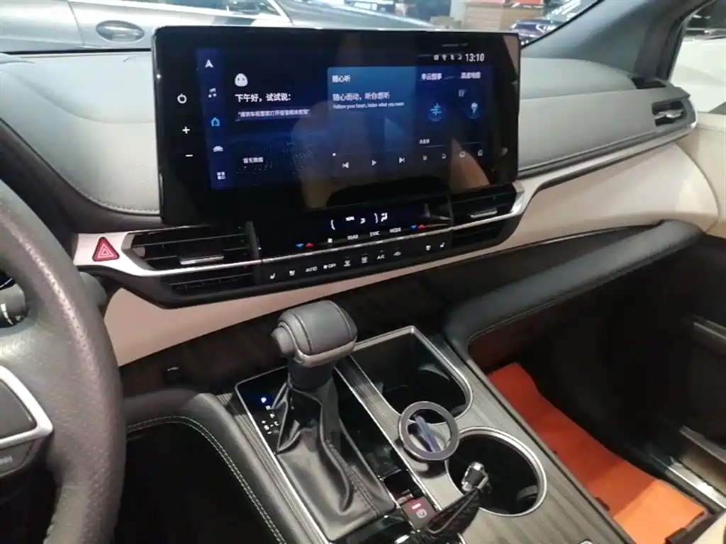 Toyota Sienna 2023 2.5L Hybrid Premium Edition фото 13