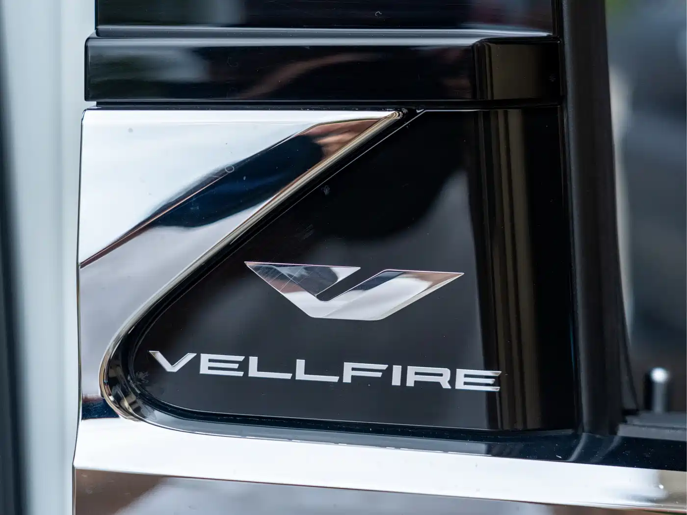 Toyota Vellfire 2024 Crown Hybrid 2.5L Executive Premium Edition фото 15