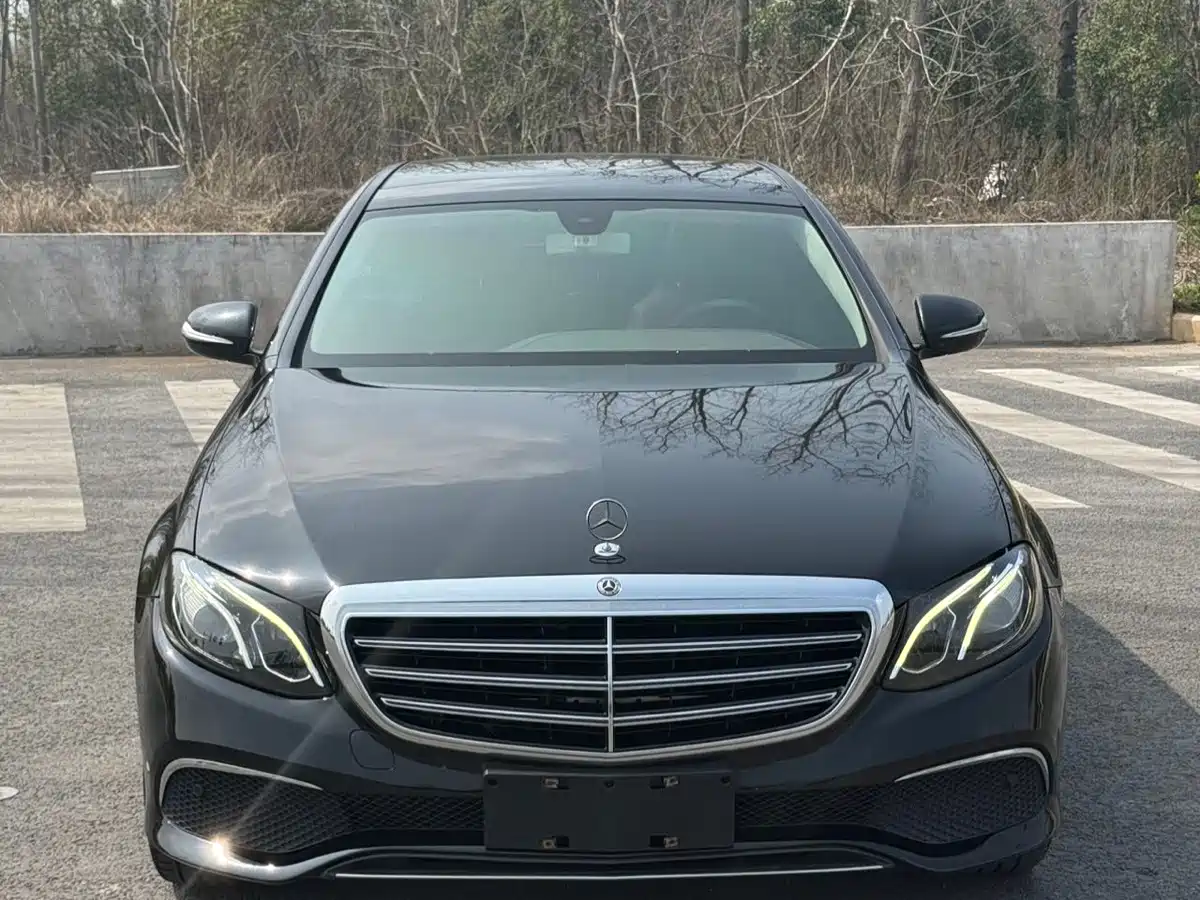 Фото 2 - Mercedes-Benz E-Class