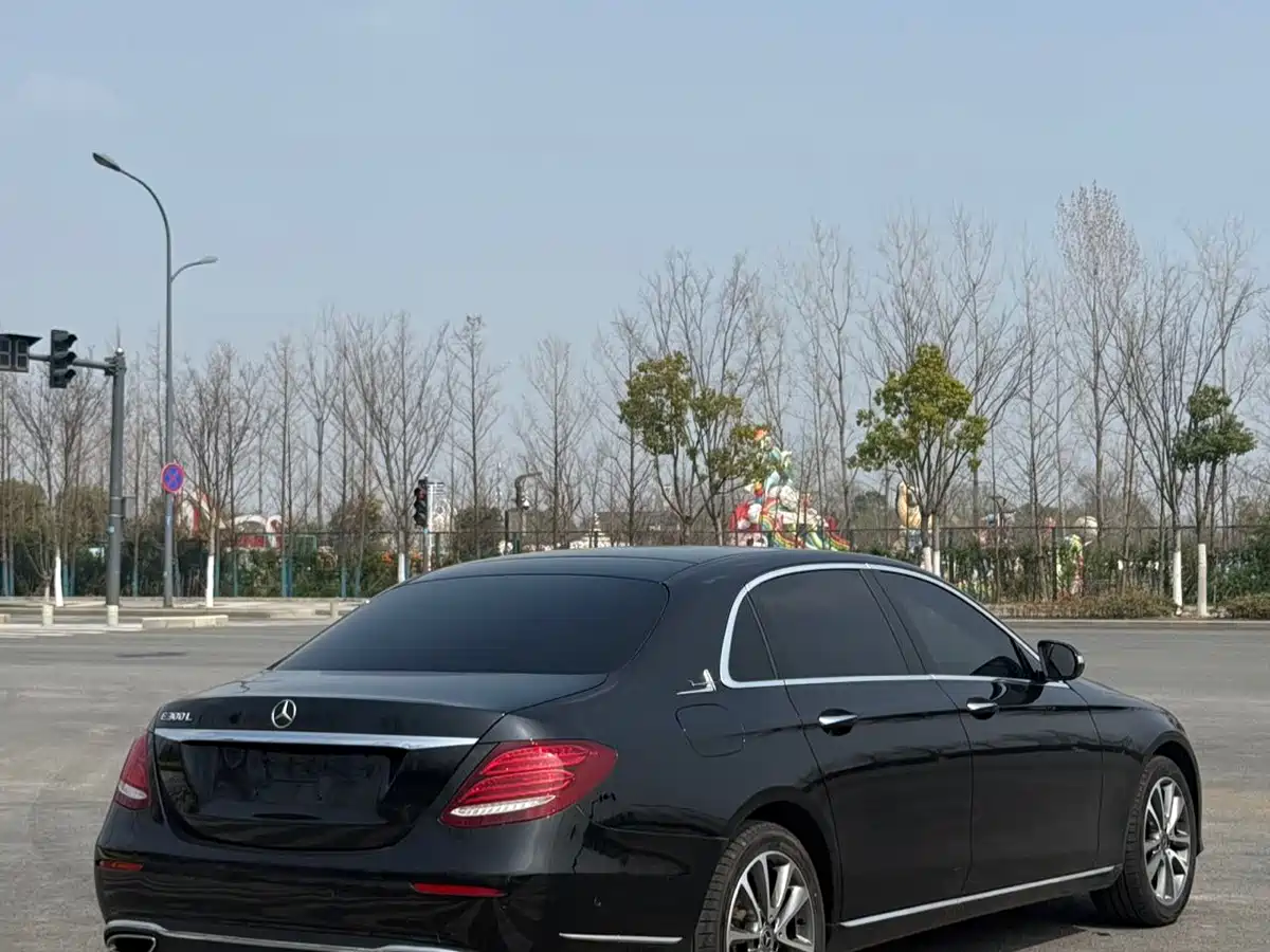 Фото 7 - Mercedes-Benz E-Class