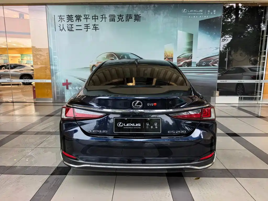 Фото 3 - Lexus ES