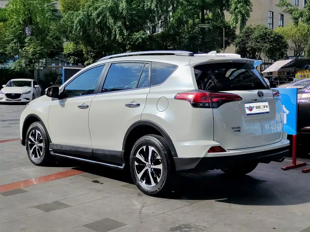 Toyota RAV4 Rongfang 2016 2.0L CVT 2WD Trend (China V) фото 4