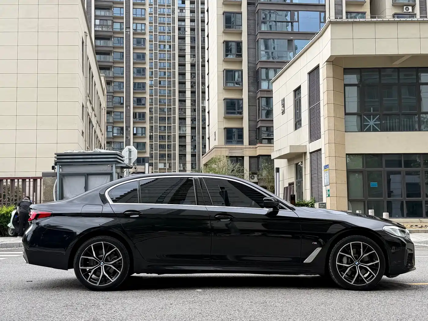 Фото 18 - BMW 5 Series