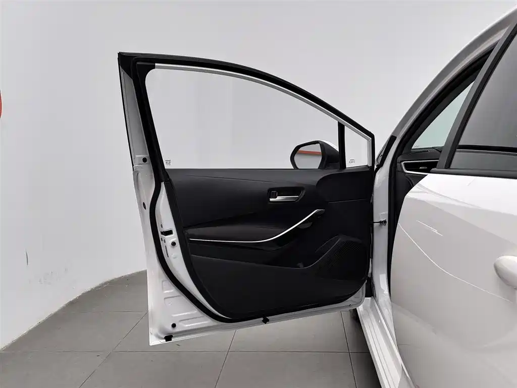 Toyota Corolla 2023 1.8L Smart Hybrid Dual Engine Elite Edition фото 8