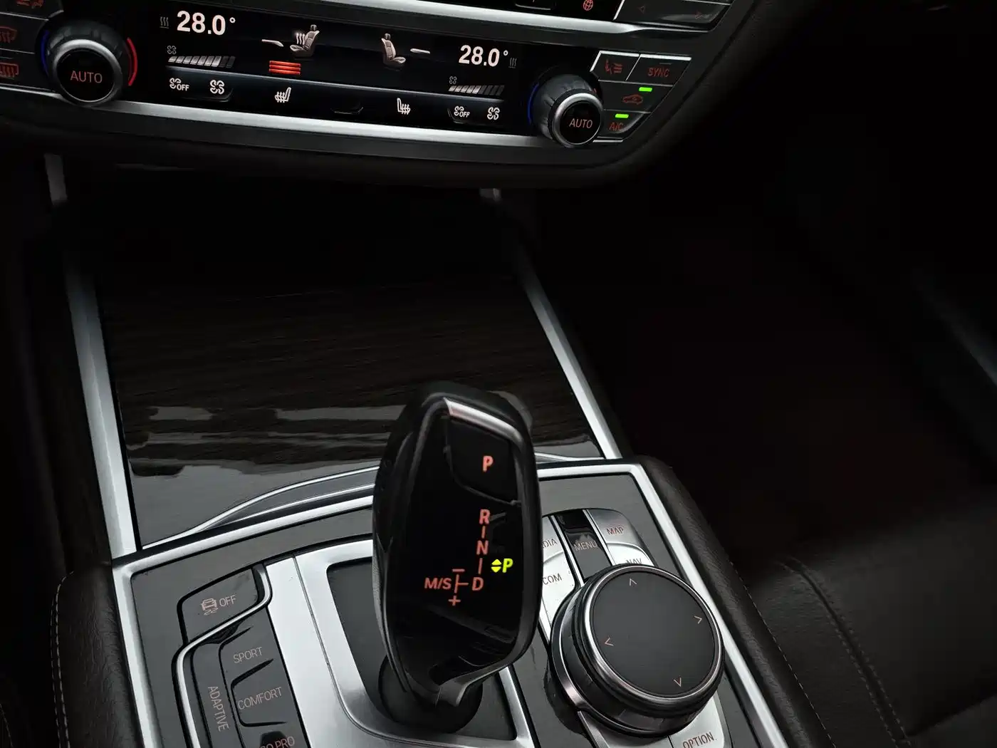 BMW 7 Series 2016 730Li Leading фото 16