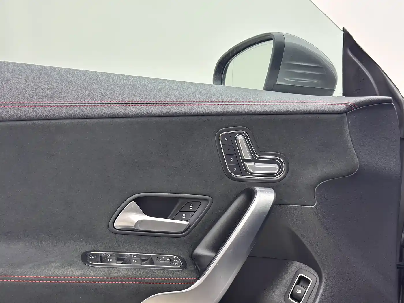 Mercedes-Benz CLA (Import) 2021 CLA 200 фото 3