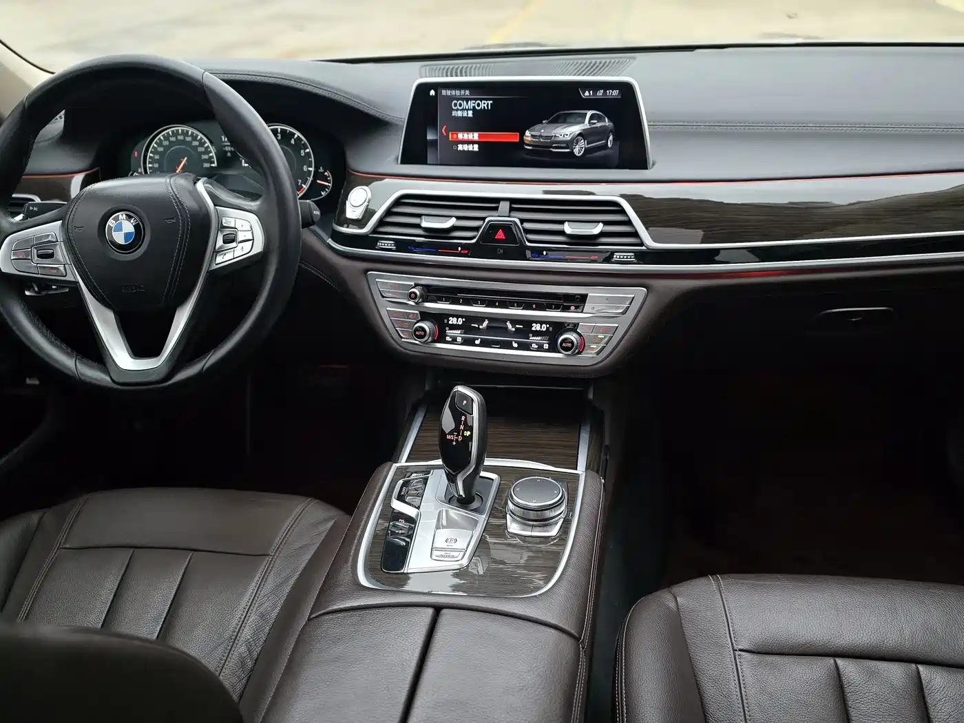 BMW 7 Series 2016 730Li Leading фото 11